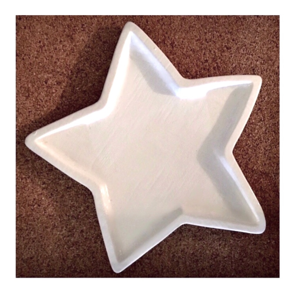 Creative Co-op Ceramic Textured Star Plate - Picture 9 of 9